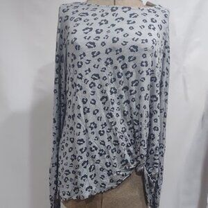 EST 1946 LONG SLEEVES ANIMAL PRINT BLACK AND GRAY PULLOVER TOP SIDE KNOT SIZE XL